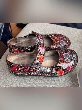 Alegria Paloma Midnight Garden Floral Patent Leather Mary Jane Shoes, size 36